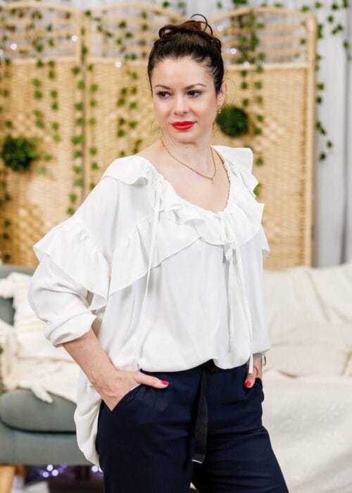 bluzka biała z falbanami