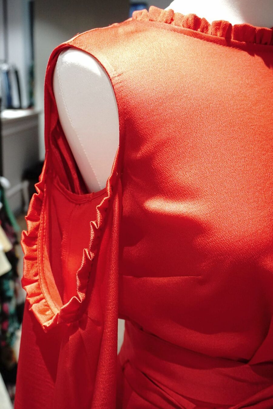 DSC00624-900x1347 Czerwona sukienka z perłowymi guzikami - Kobiecowo - internetowy butik z odzieżą damską