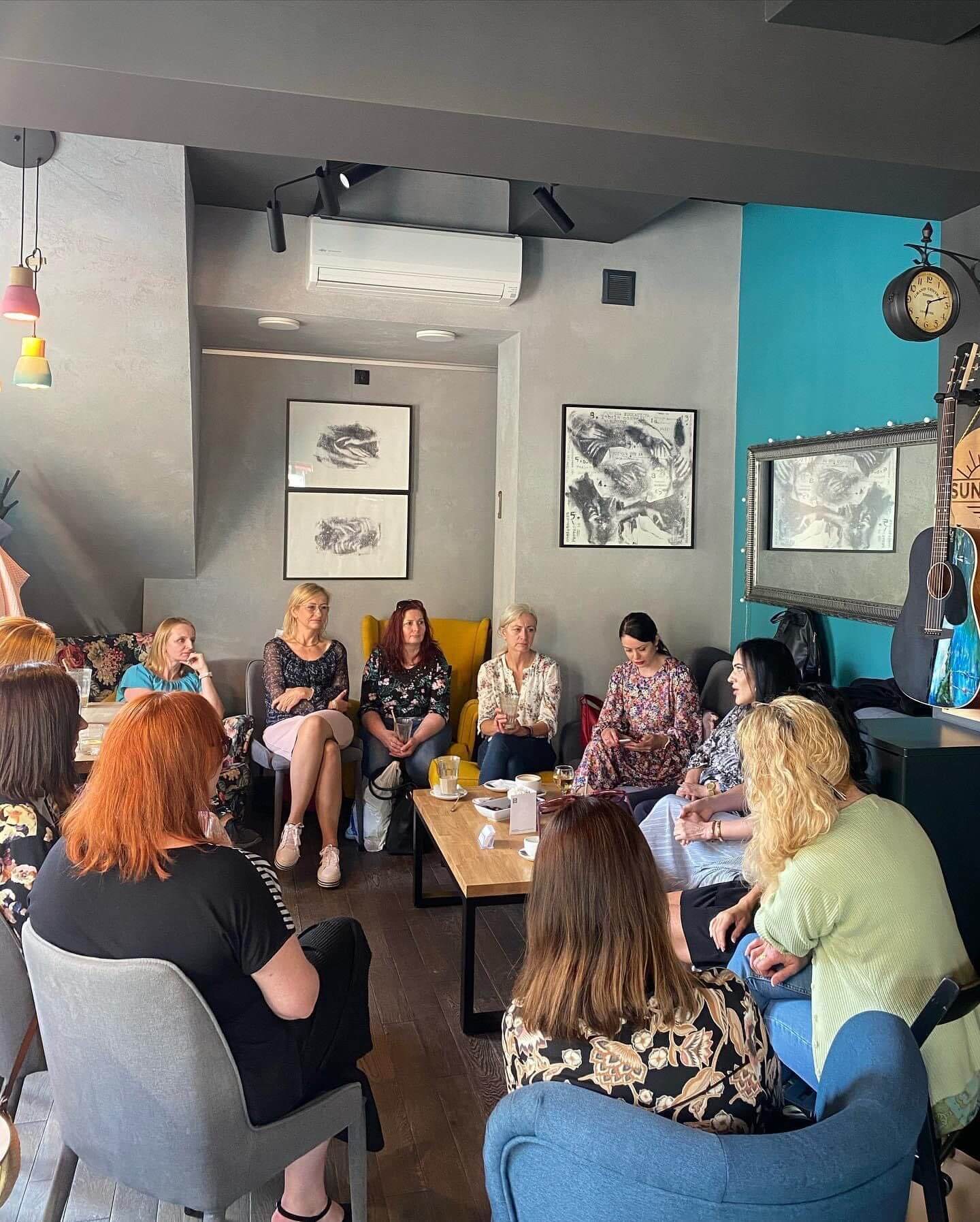 Dzień Mamy 26 maja 2022r. z Kobiecowo w Kino za Rogiem Cafe Rzeszów - Kobiecowo - internetowy butik z odzieżą damską