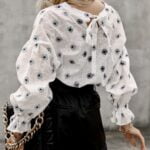 Biała bluzka w wyszywane kwiatki - Kobiecowo - internetowy butik z odzieżą damską