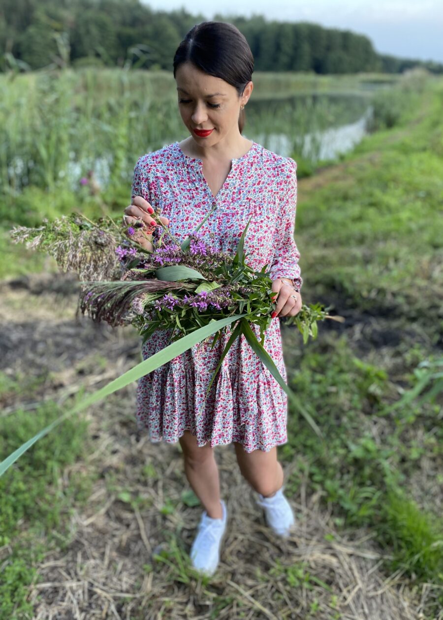 Rozkloszowana sukienka w kwiatki - Kobiecowo - internetowy butik z odzieżą damską