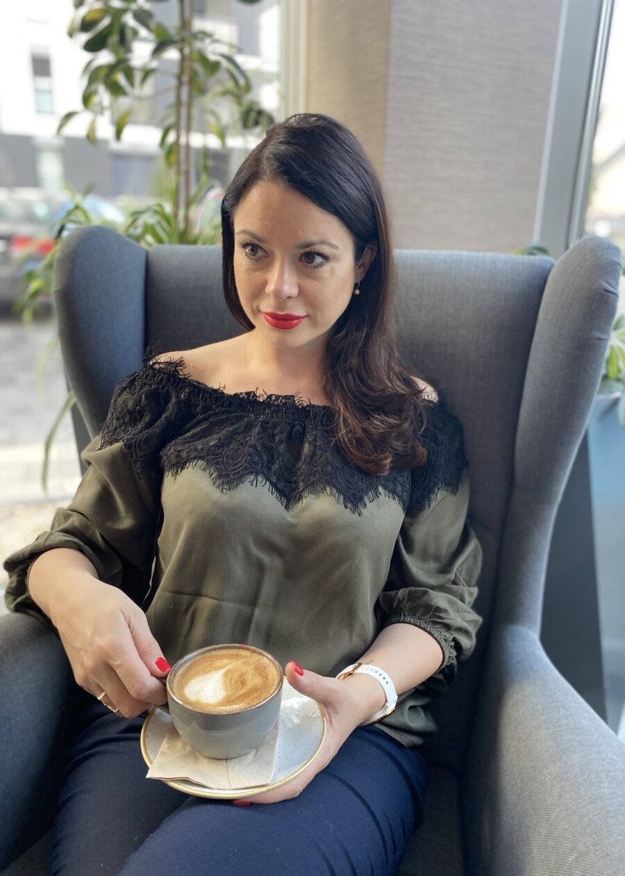 Zielona bluzka z czarną koronką - Kobiecowo - internetowy butik z odzieżą damską