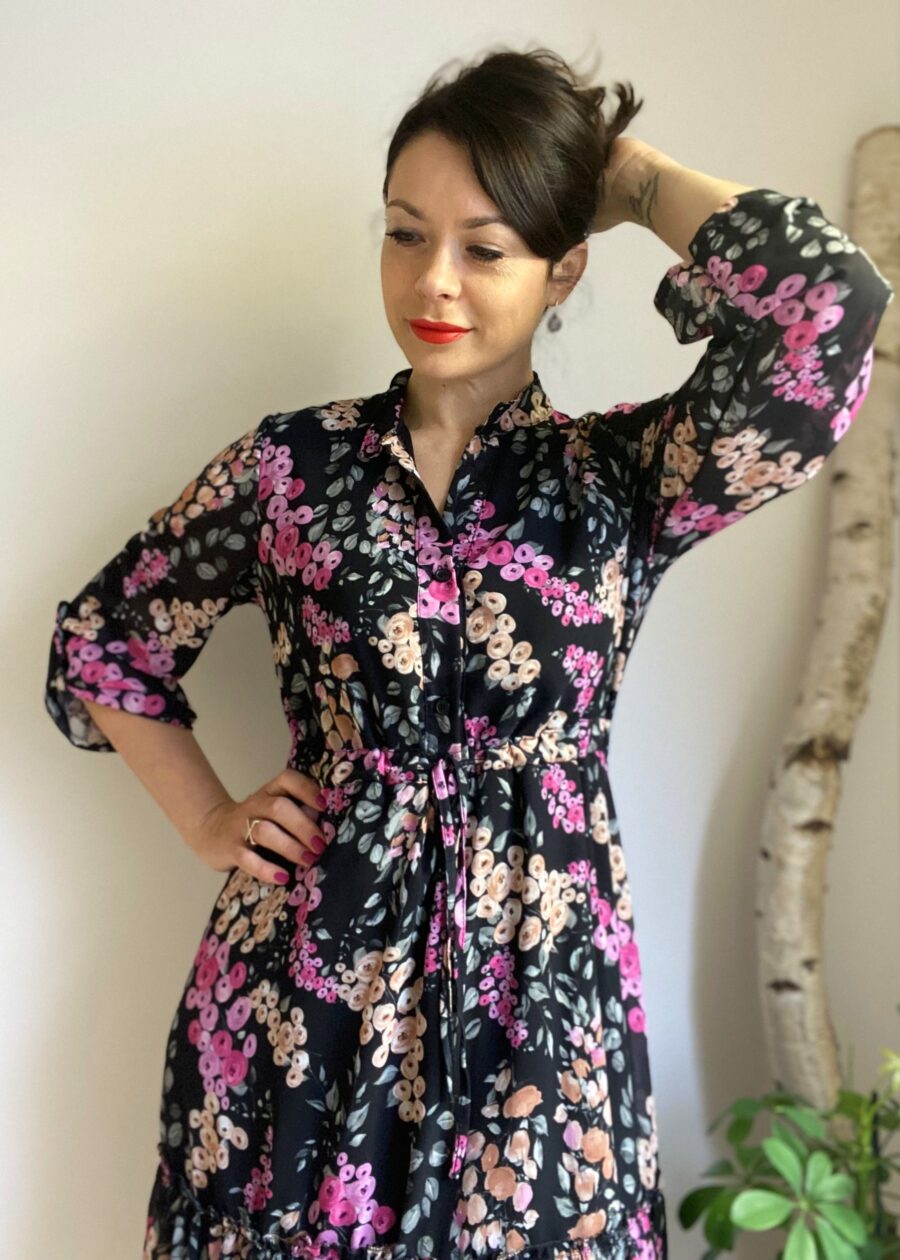 Czarna sukienka w kwiaty - Kobiecowo - internetowy butik z odzieżą damską