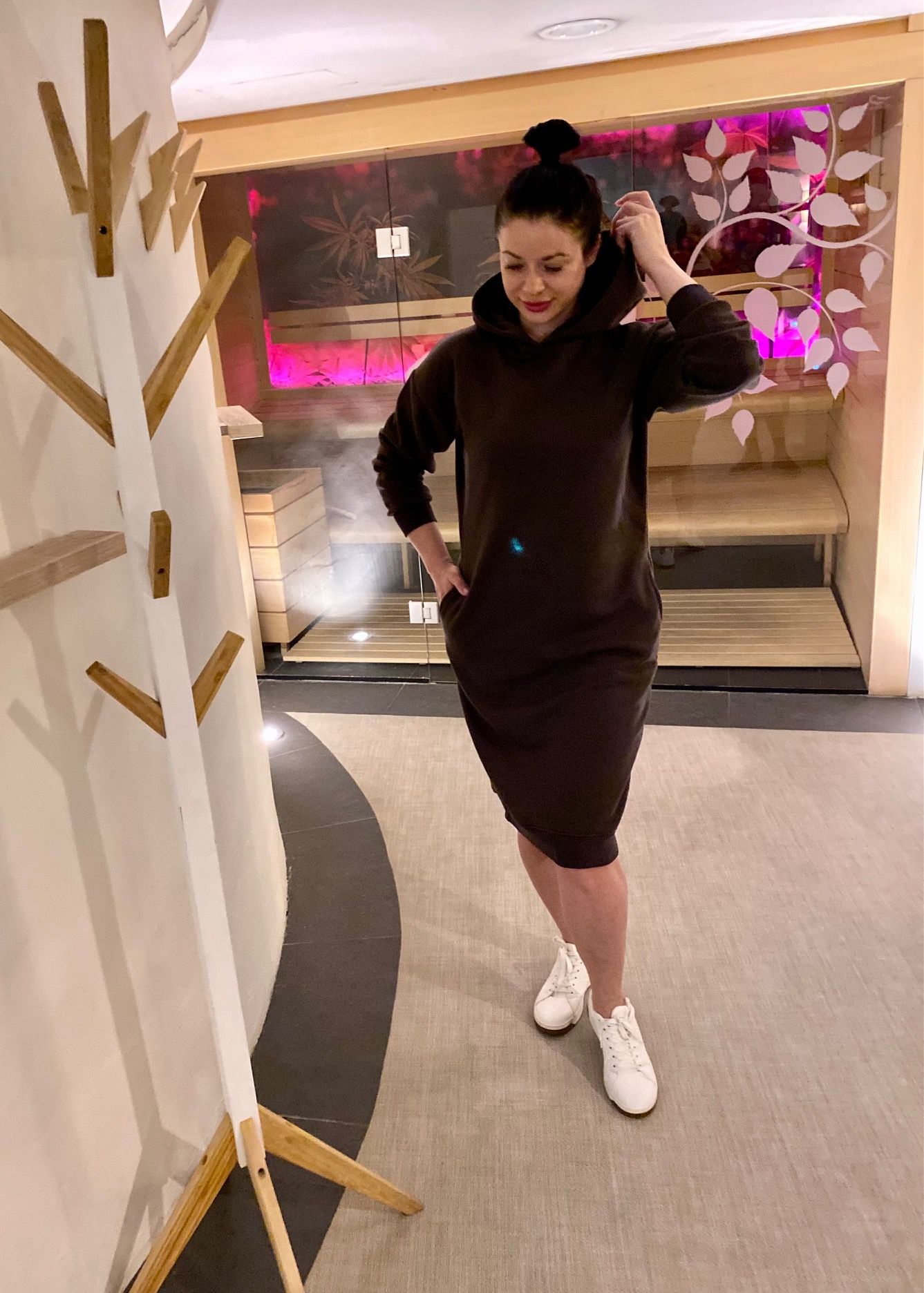 Czekoladowa sukienka z kapturem - Kobiecowo - internetowy butik z odzieżą damską