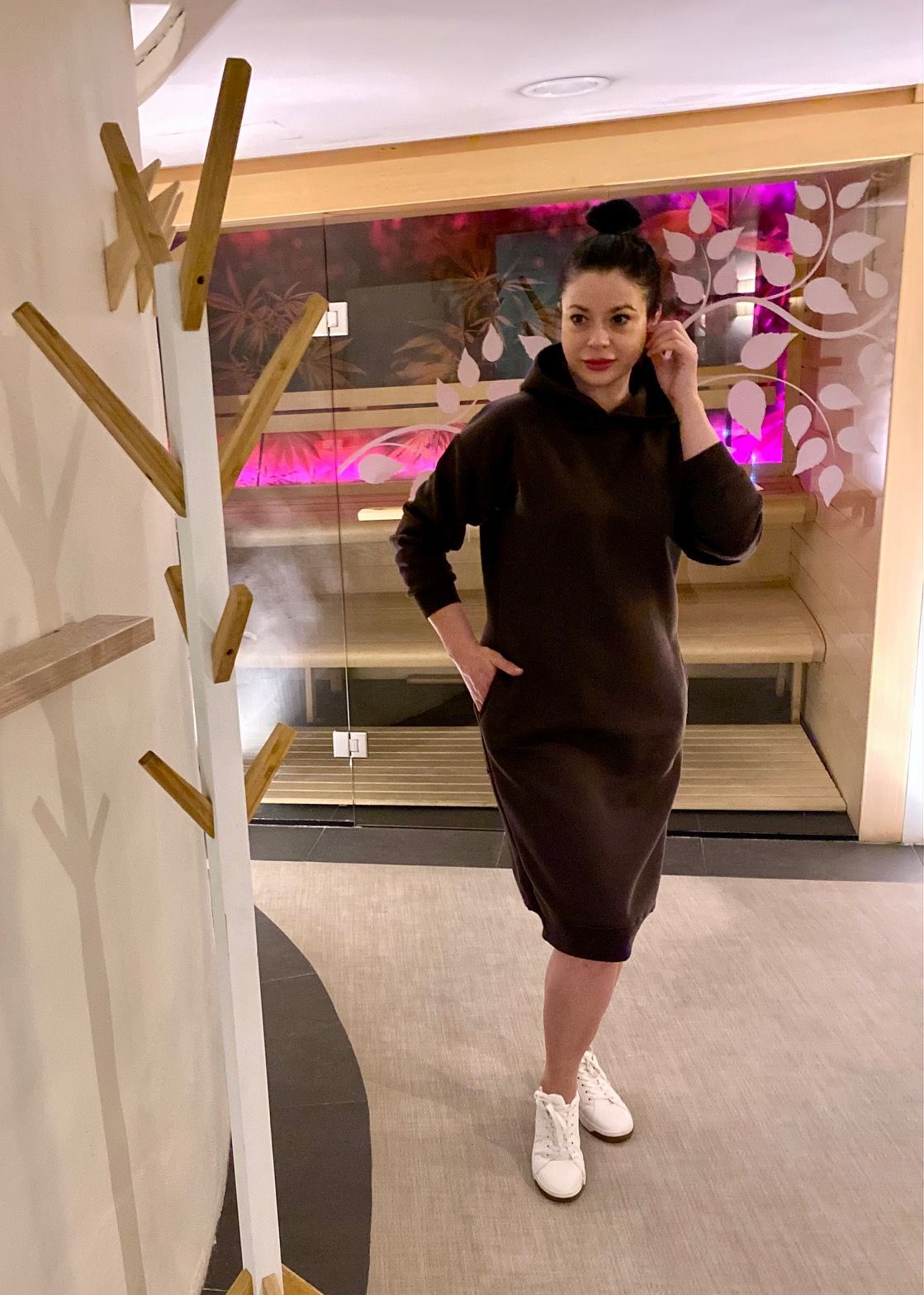 Czekoladowa sukienka z kapturem - Kobiecowo - internetowy butik z odzieżą damską