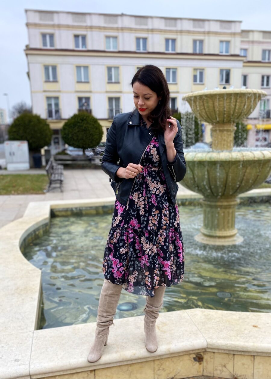 Czarna sukienka w kwiaty - Kobiecowo - internetowy butik z odzieżą damską