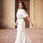 Biała długa sukienka ze złotym paskiem - Kobiecowo - internetowy butik z odzieżą damską