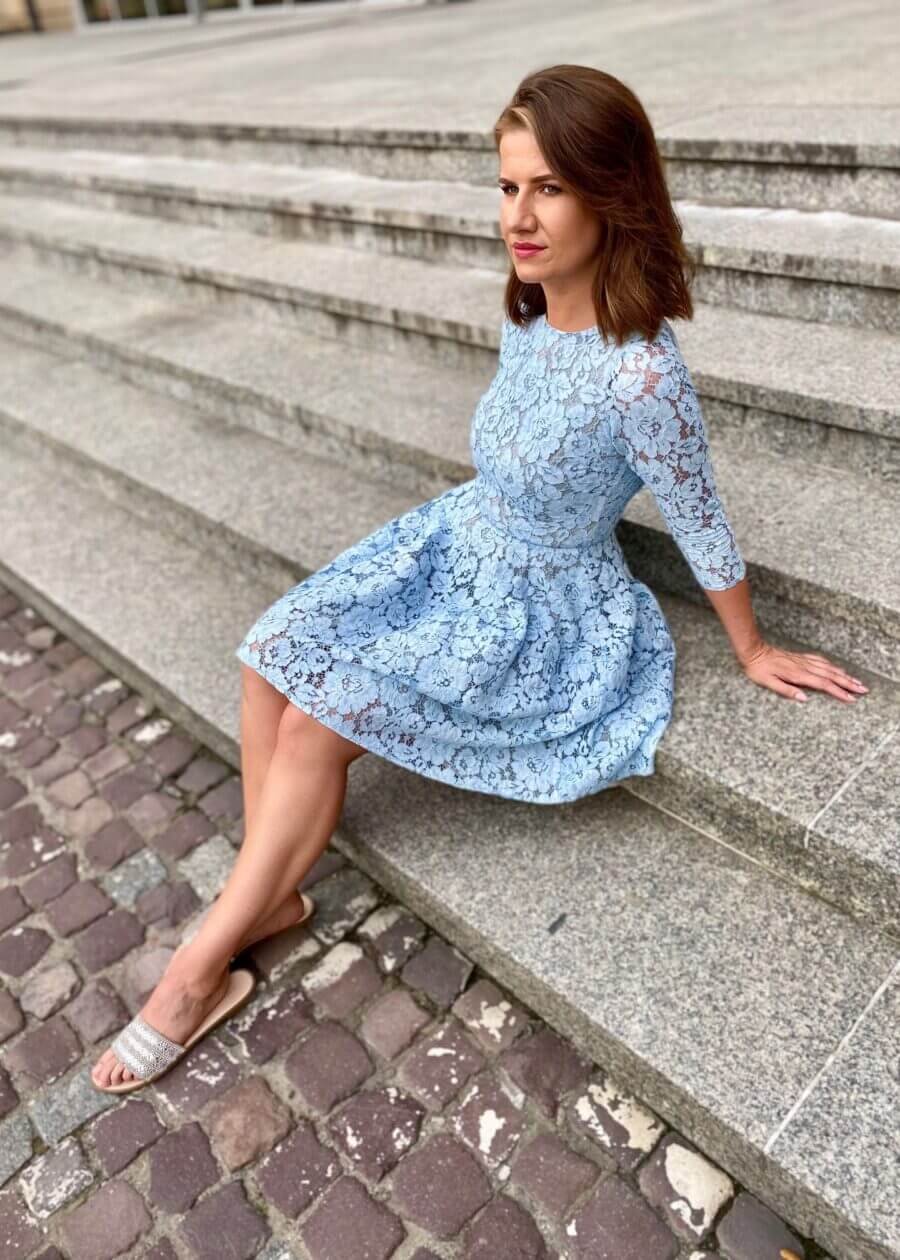 Koronkowa rozkloszowana sukienka - Kobiecowo - internetowy butik z odzieżą damską