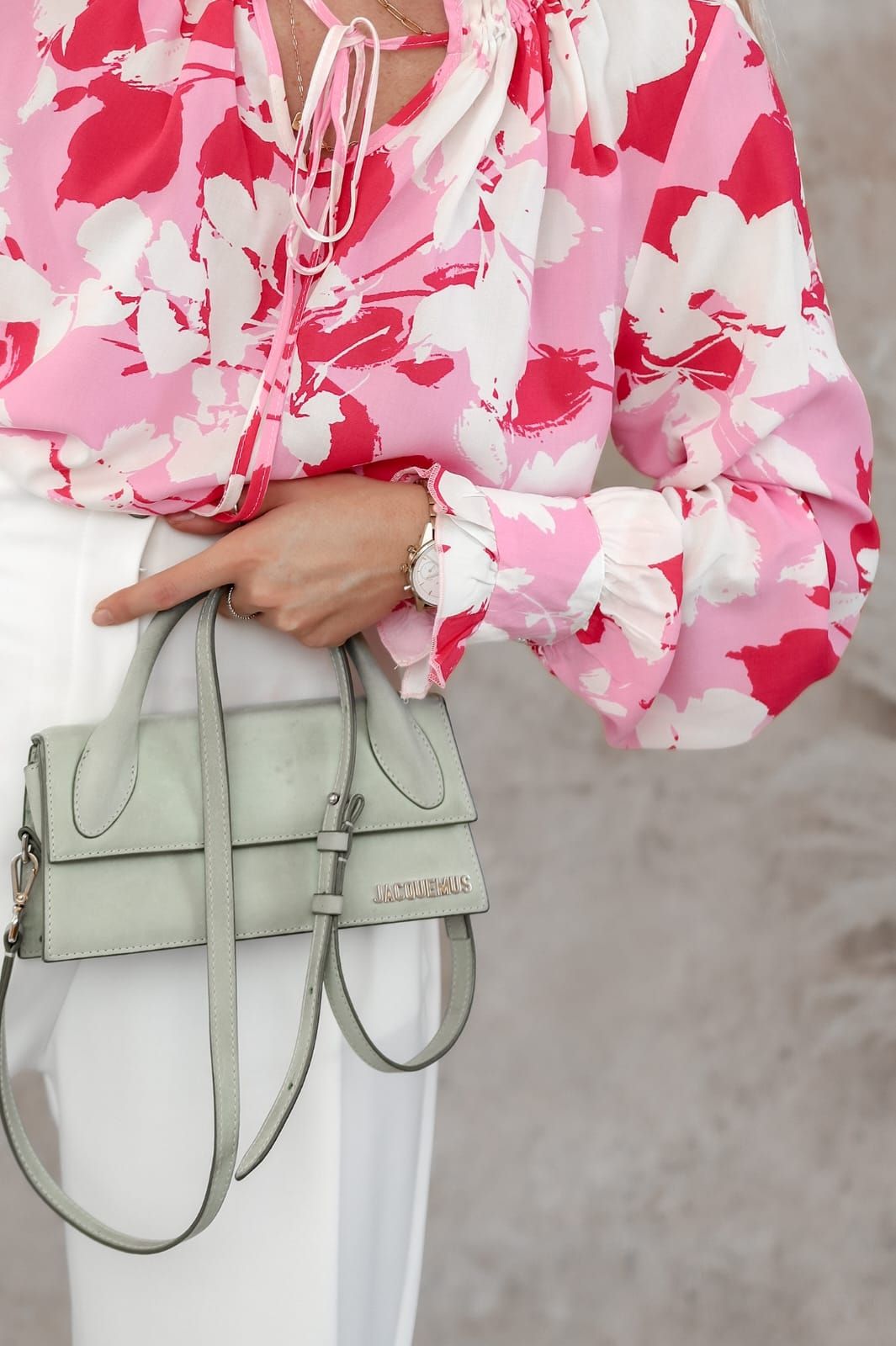 Bluzka biało czerwona z szerokimi mankietami - Kobiecowo - internetowy butik z odzieżą damską