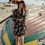 Czarna sukienka w kwiatowy print - Kobiecowo - internetowy butik z odzieżą damską