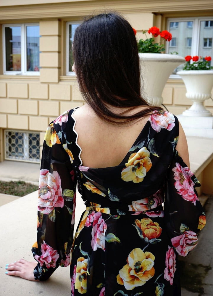 Asymetryczna sukienka w kwiaty - Kobiecowo - internetowy butik z odzieżą damską